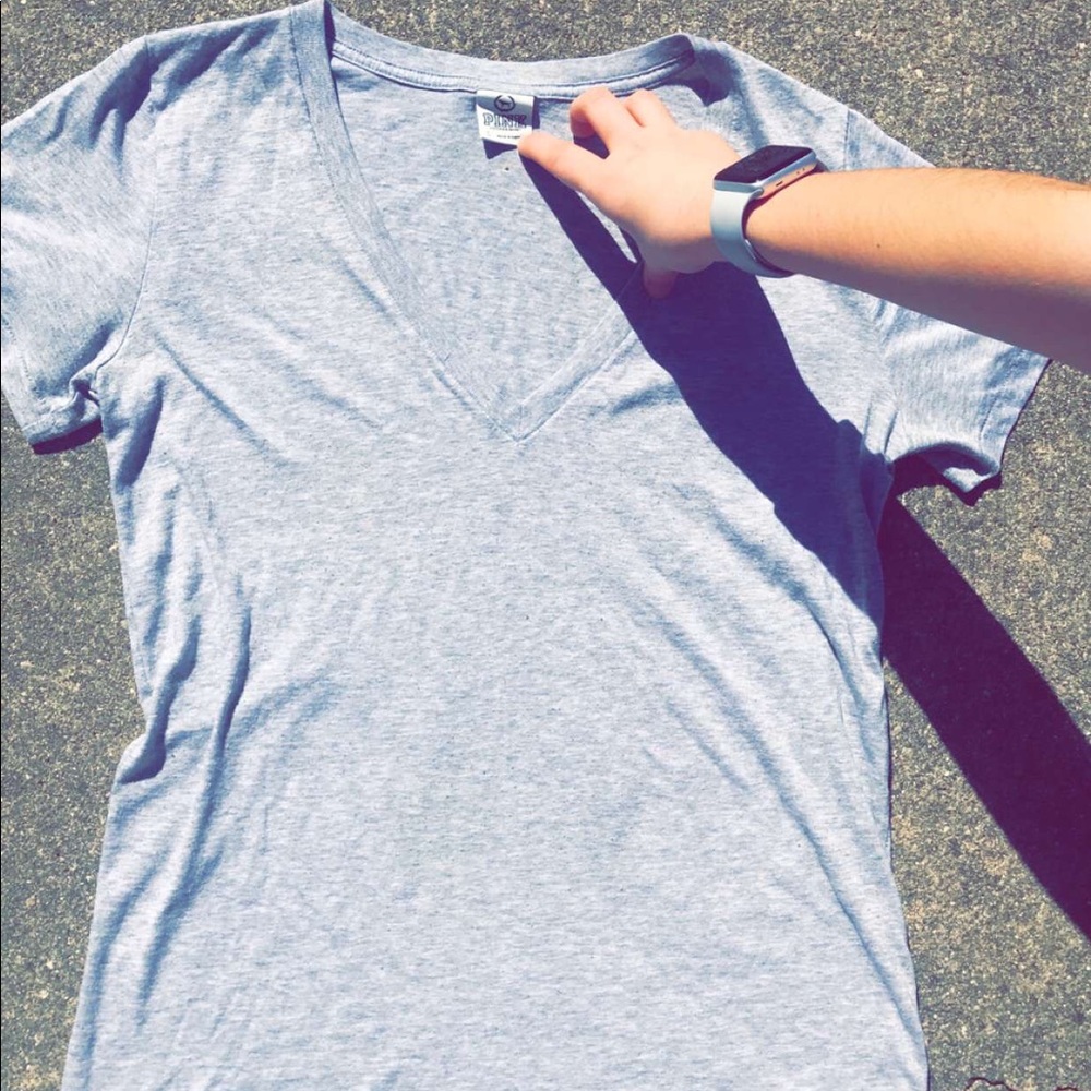 ✨2 for $10✨VICTORIA SECRET PINK GREY VNECK T SHIRT